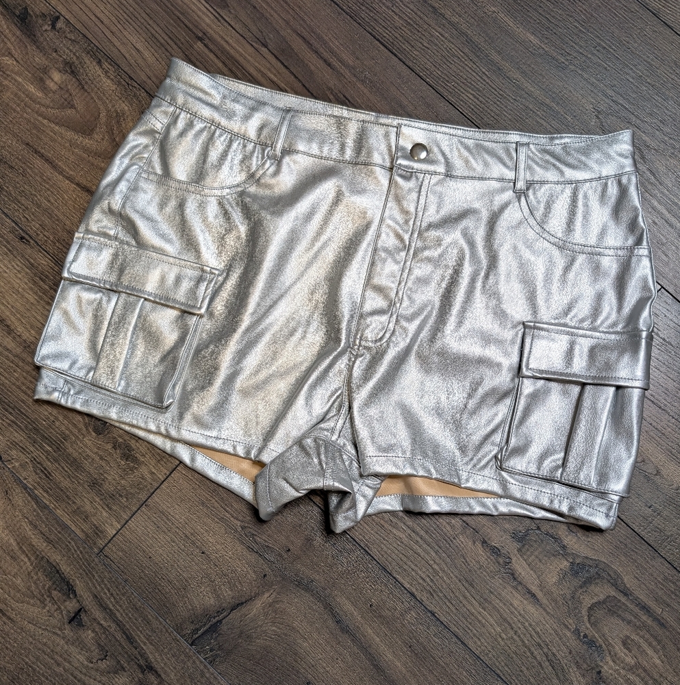 Ci‎ Sono Silver Shorts Sleek Modern Design Size 1X